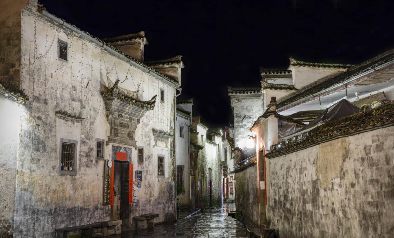 西递的夜晚,是一幅静谧多彩的徽派画,夜晚美景让人为之着迷_古村_灯光