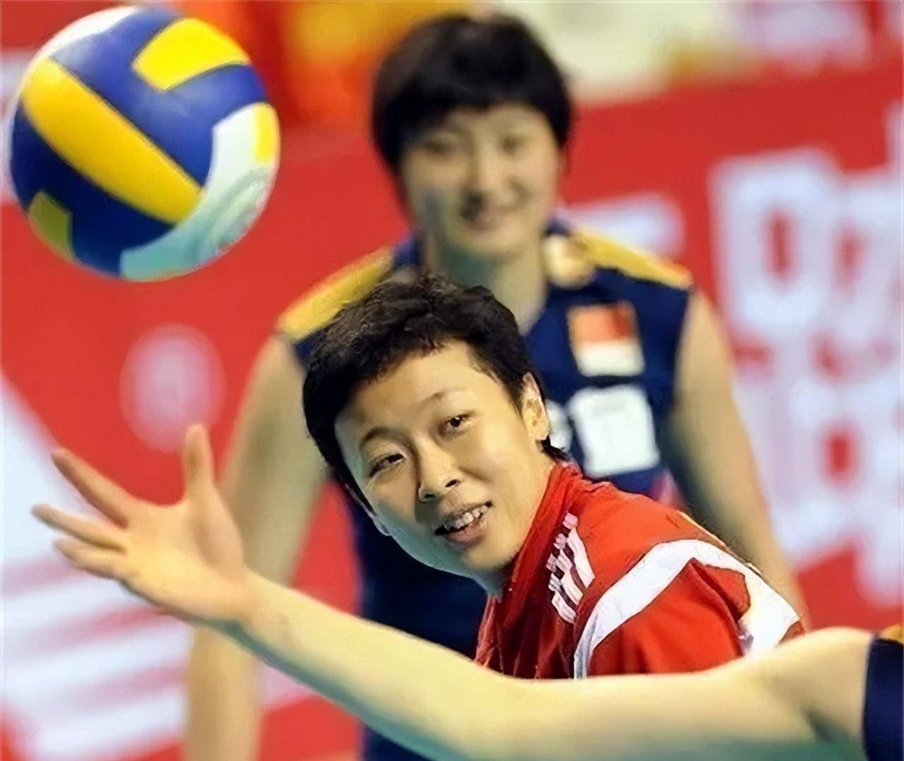 44岁冯坤近况:发福严重不敢认,56岁老公家世显赫,混血儿子像妈_排球