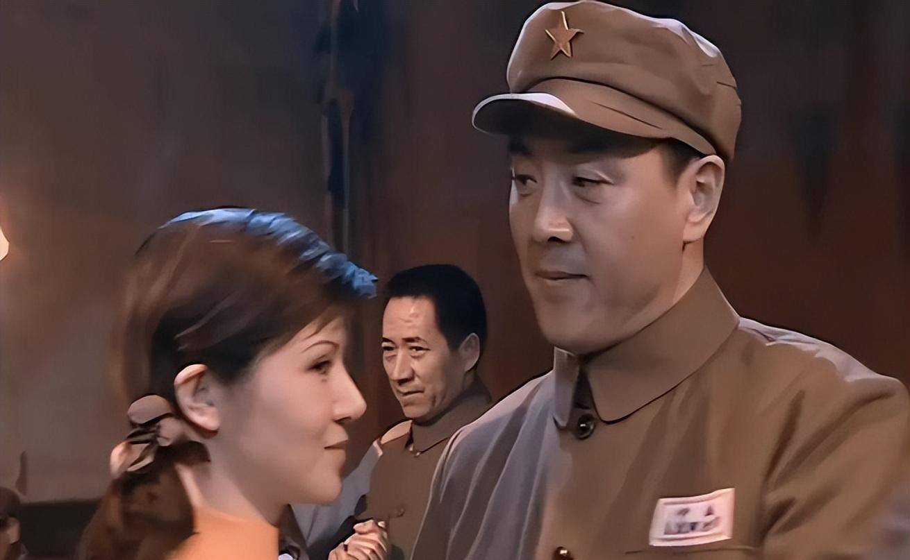 《亮剑》开播17年,7位配角境况差距大,有人离世,有