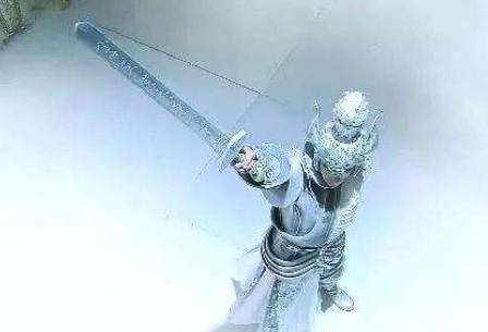 佩剑希望能和景天打完千年前的那一战,按理来说,镇妖剑才是飞蓬的武器