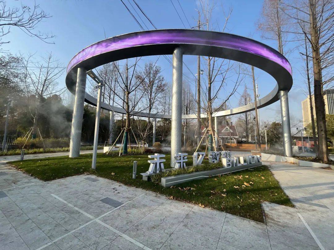 位于绥德路378号的未来岛公园,沿线绿树浓密,景观宜人,公园原来的"