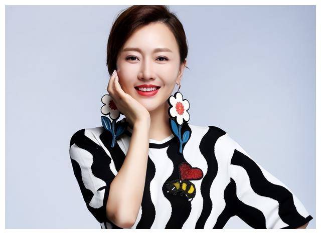 潘长江唯一女儿潘阳,拍戏不成嫁给十亿富豪,如今却过成这副模样_石磊