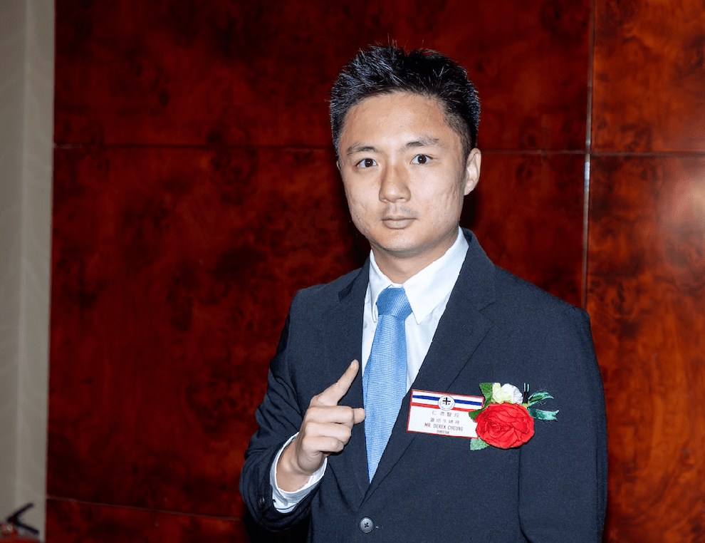 8万买三瓶酒请全场畅饮,称要分享喜悦_钟培生_香港_上市公司
