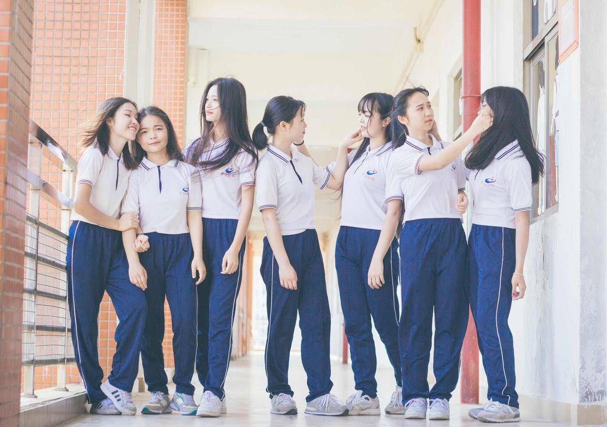 各国校服时尚对比,国外时髦,国外软萌,看到我们:谁敢说丑_女生_衬衫