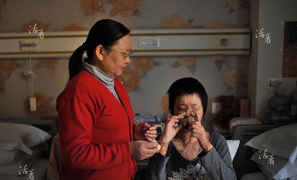 16岁少女周岩,因拒绝官二代追求被泼汽油,全身28%的烧伤_陶汝坤_父母