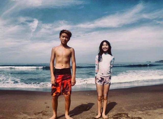 曹格与妻子带娃齐出行_Grace曹华恩 长大变美 曹格女儿