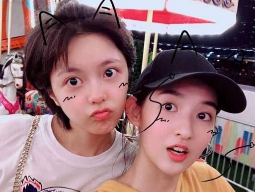 这一路上赵今麦也在成长中进步,如今她更是已经跟上了张子枫的脚步