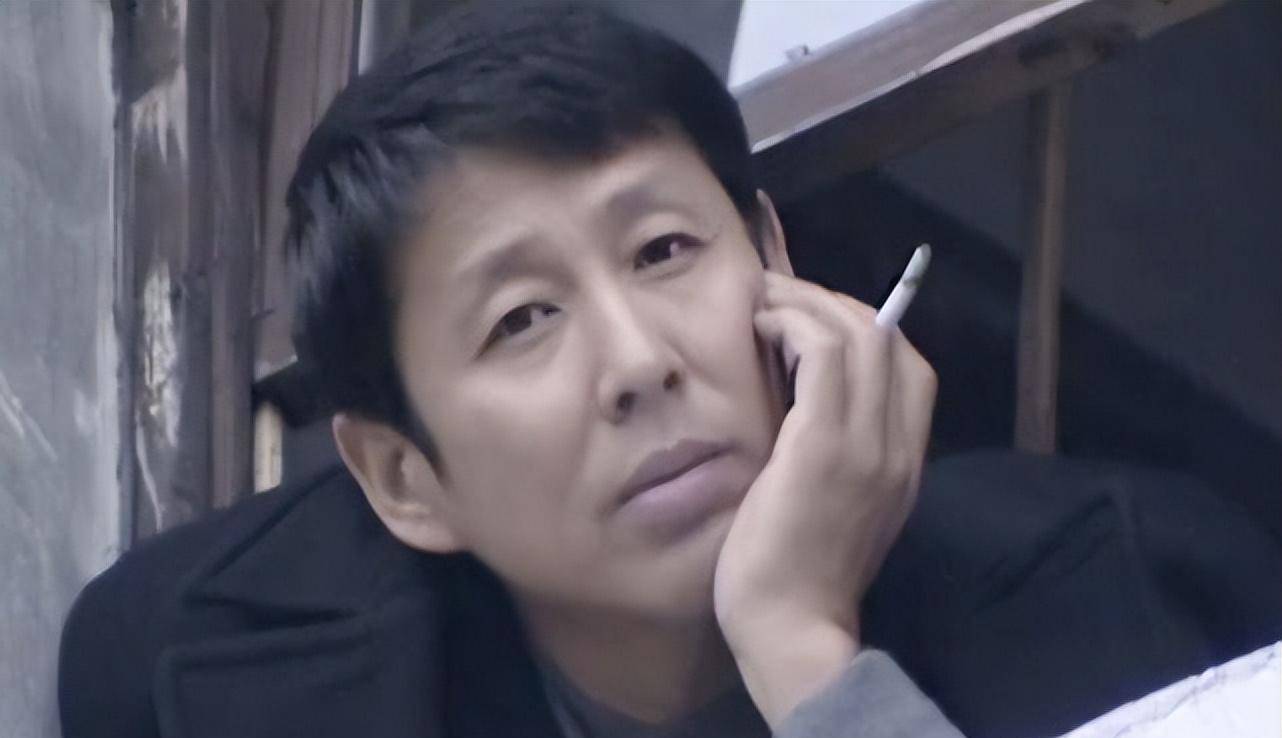 和《冬至》中平凡无用的银行职员陈一平,两个角色完全不同,但陈道明对