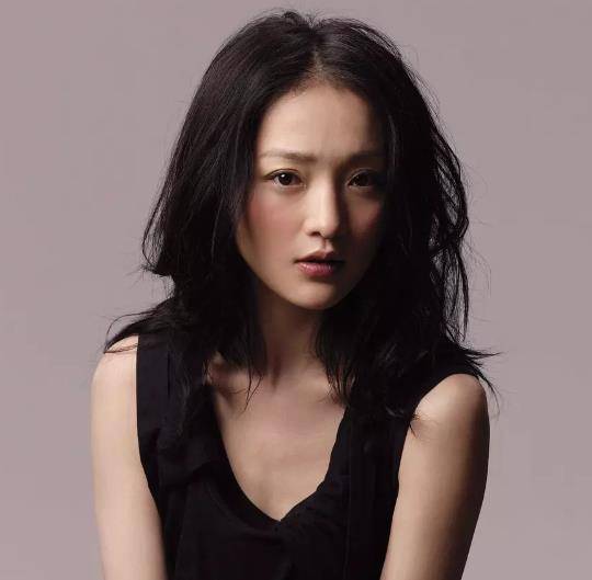 有种"惊艳"叫周迅的蘑菇头,本以为会老气,却美出了高级感_网友_造型