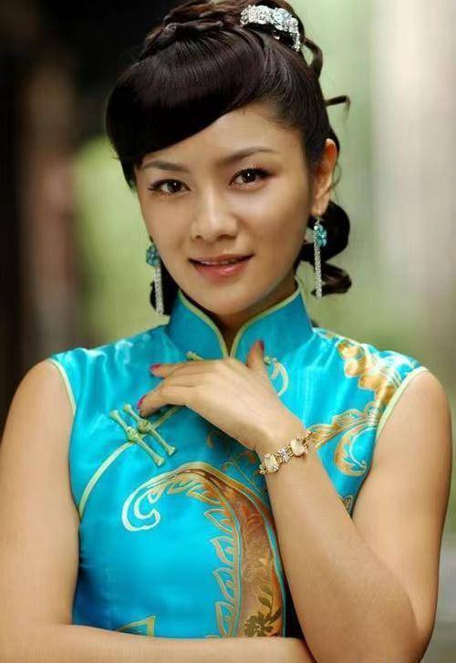 《纸醉金迷》东方曼丽吃尽苦头却乐在其中_朱四_田佩芝_奶奶