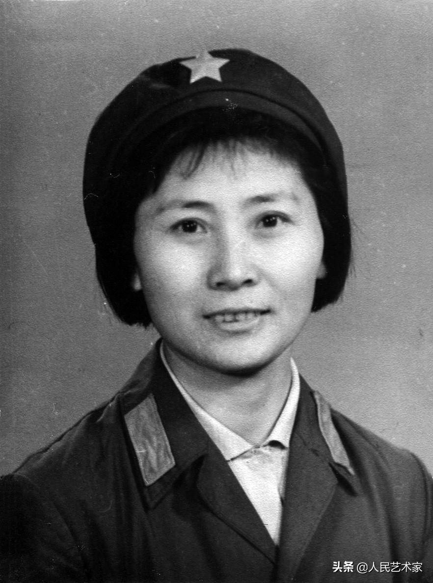 不仅是一位女演员,一名文艺兵,更是一位参与过援老抗美的_袁霞_袁淑