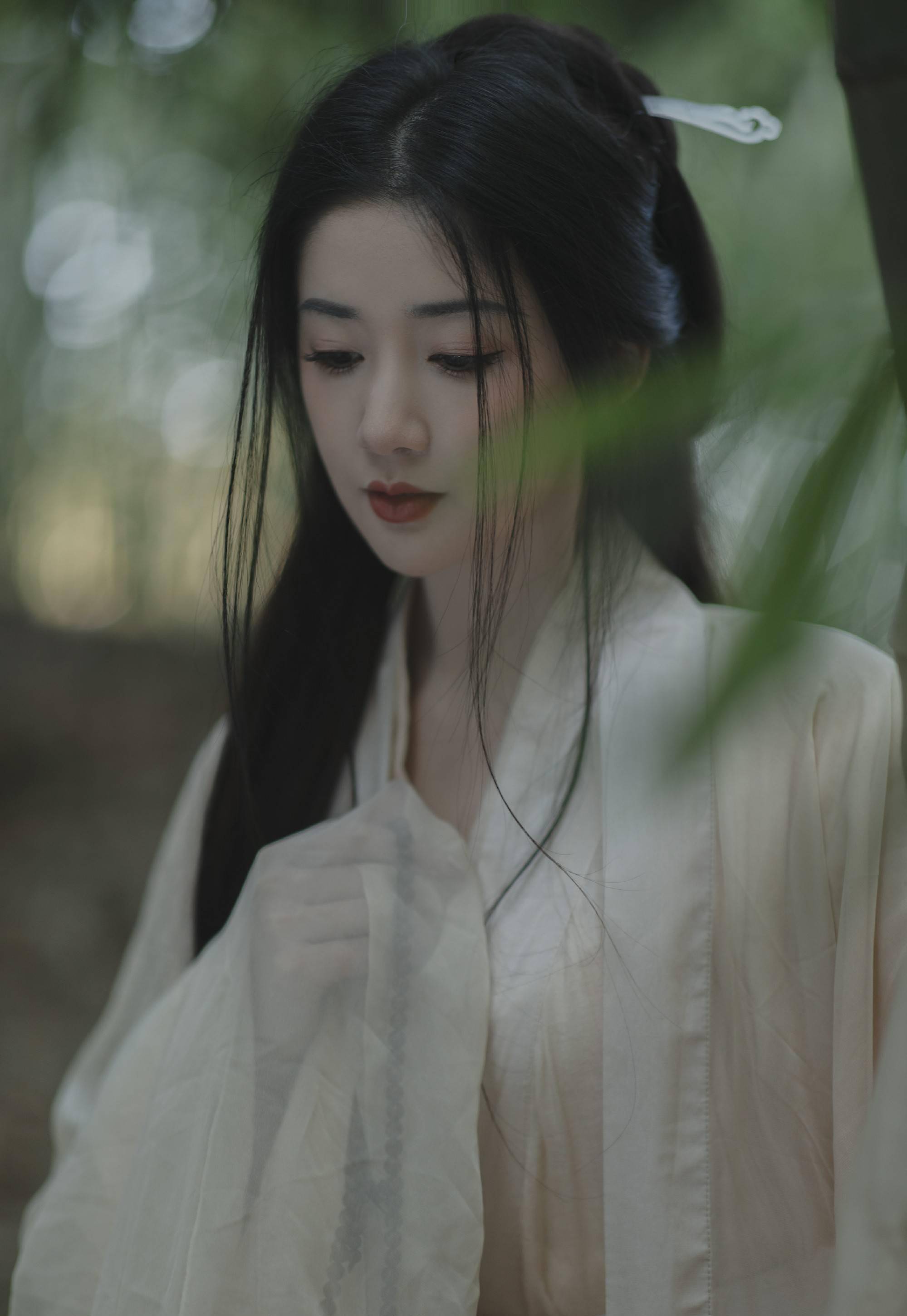 陈欣予冷酷古风写真曝光,新中式东方骨相溢出屏幕_故事_皇帝_反派