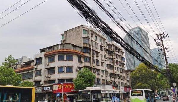 长沙这座城中村,毗邻汽车西站繁华无比,灯红酒绿,异乡人第一站_城市