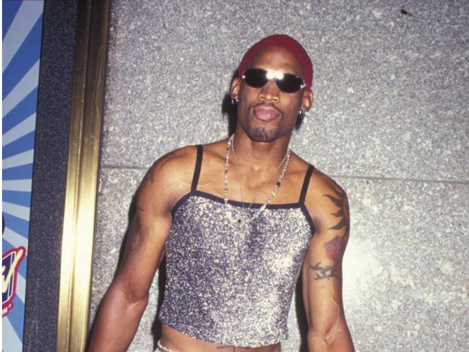 还记得当年丹尼斯·罗德曼穿上婚纱声称要嫁给他吗?_穿着_篮球_性别