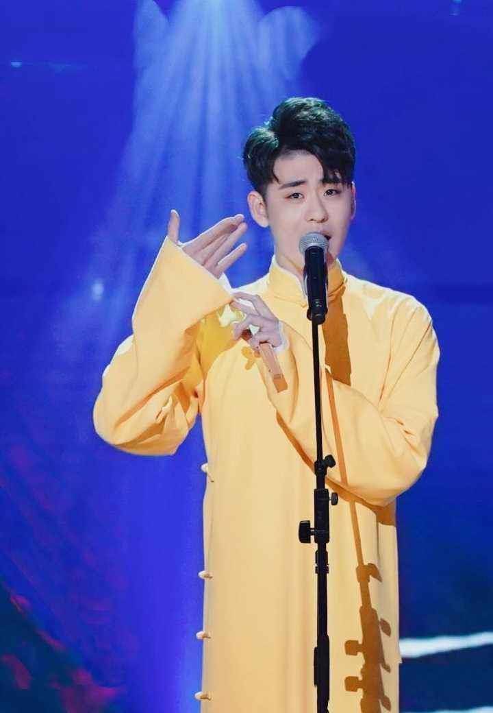 鬓边不是海棠红:看着商细蕊,出戏张云雷,成角儿的人都如此疯魔_大褂