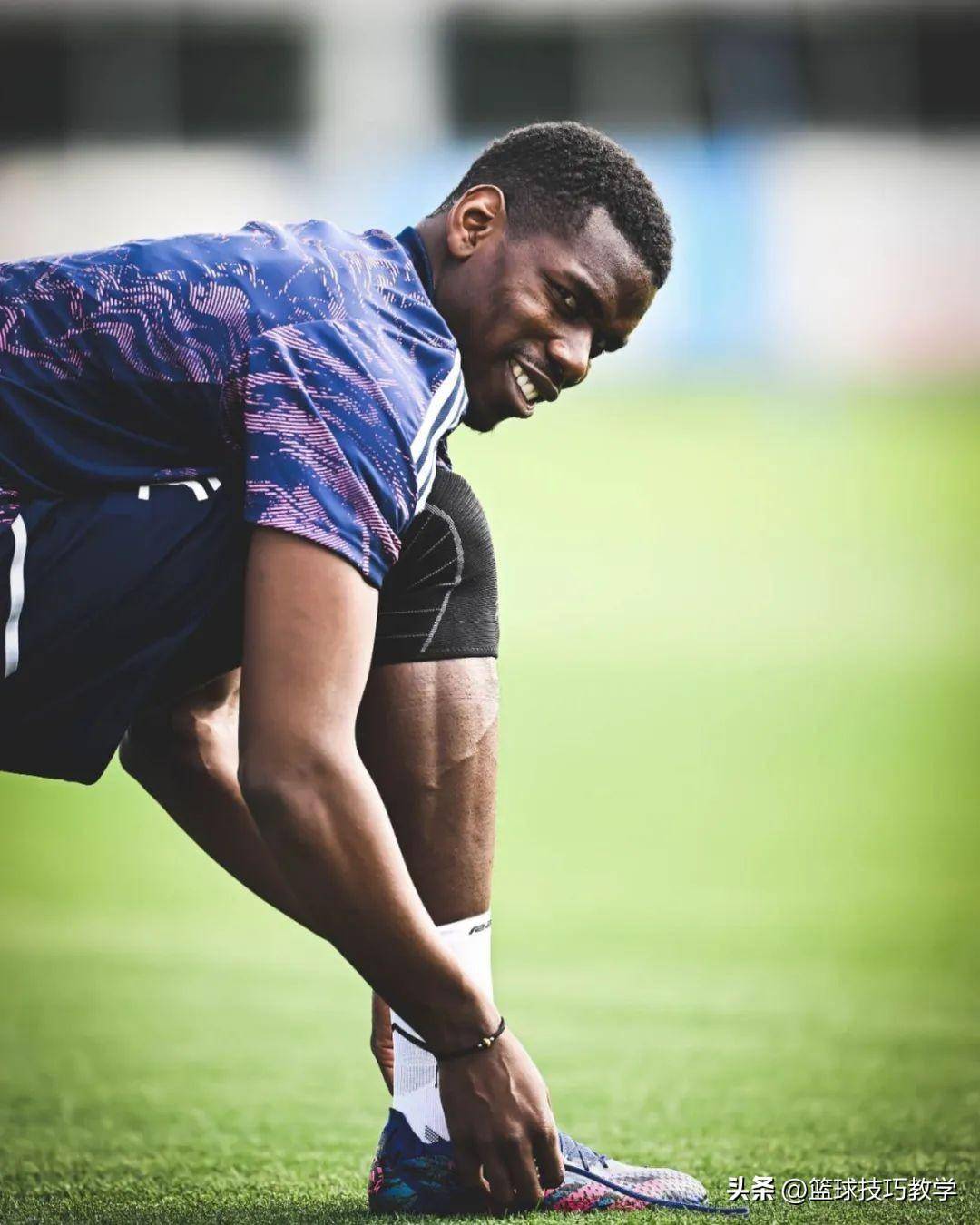 中场博格巴右大腿肌肉受伤,预计将缺席20至30天.在过去的两年里