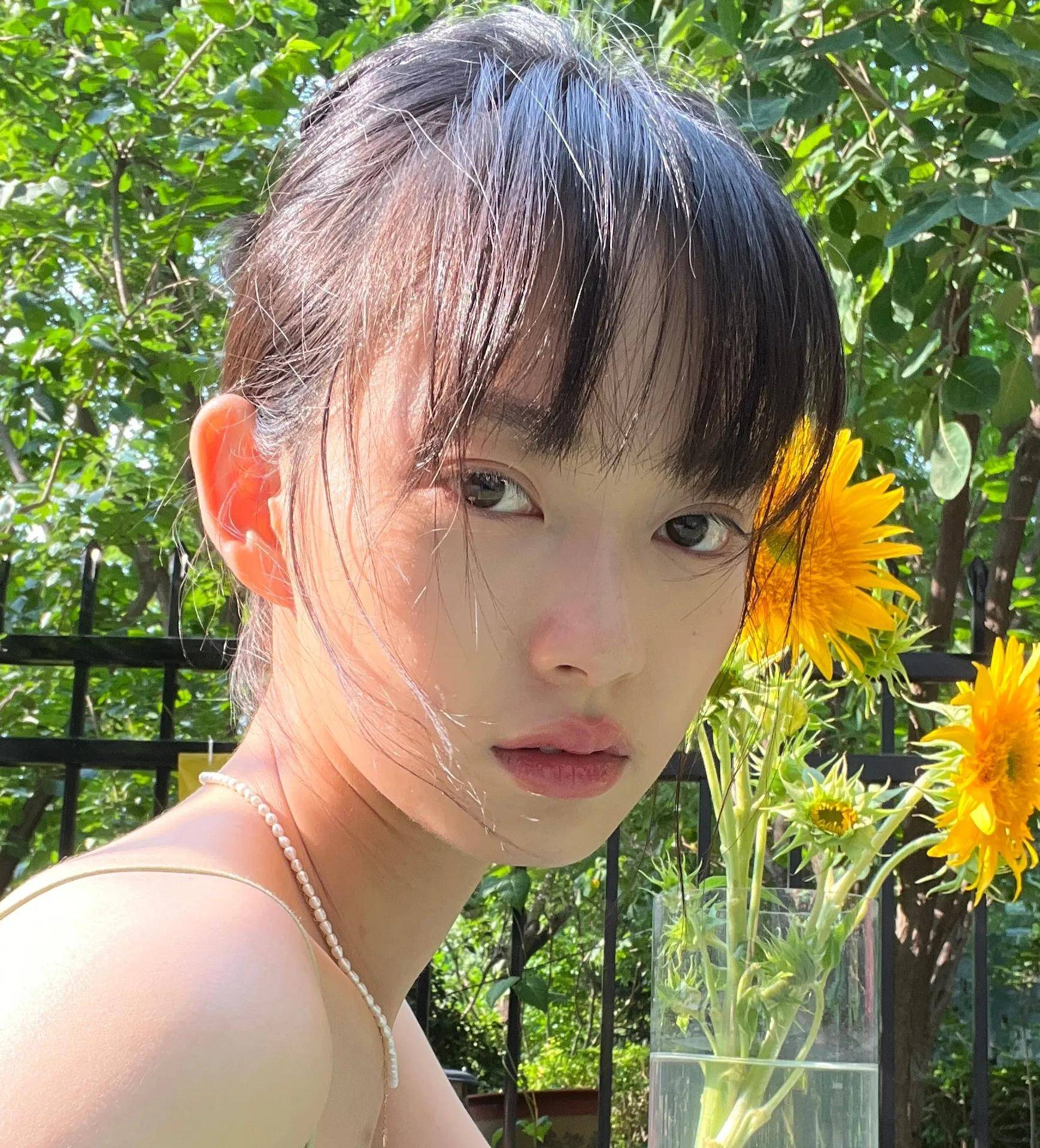 《他是谁》陈雨锶出道抱上贵人大腿也曾被嘲演技烂如今搭上张译能