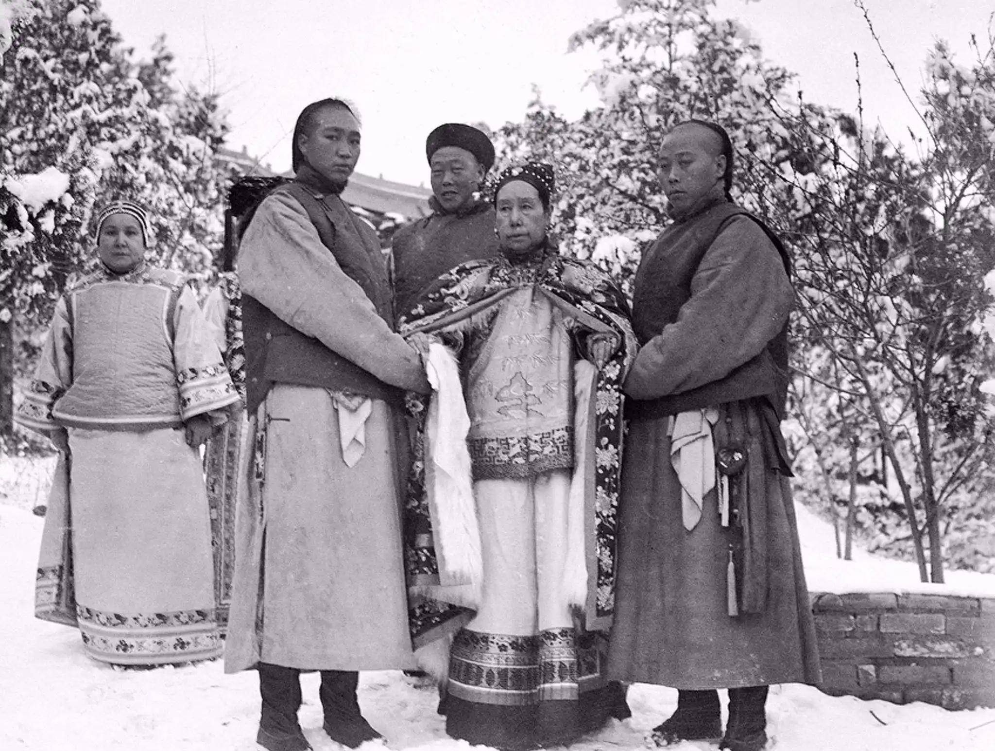 咸丰帝对她如痴如醉,妃子们都嫉妒她_美貌_后宫_手段