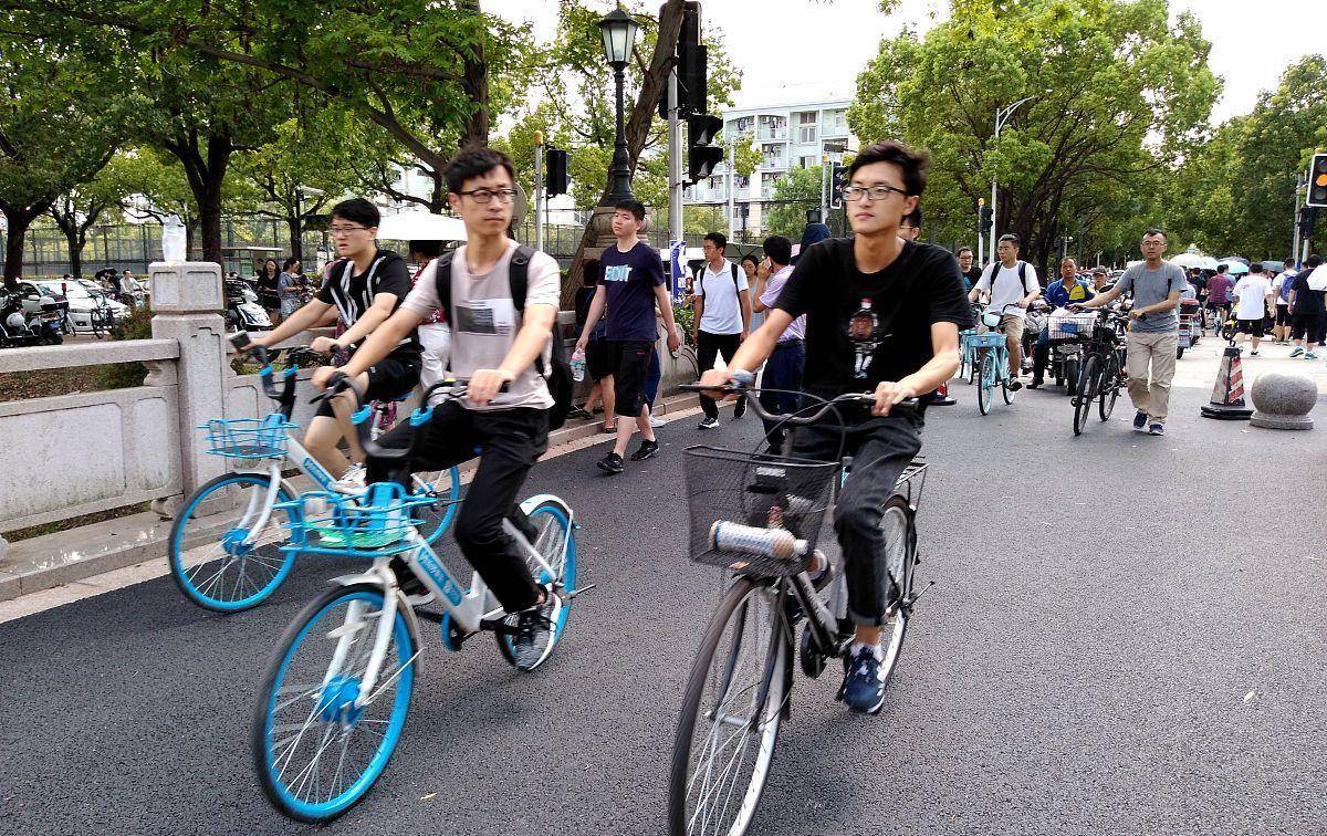 大学生校内骑自行车被处罚,老师上班却可自由骑行,校方给出回应_规定