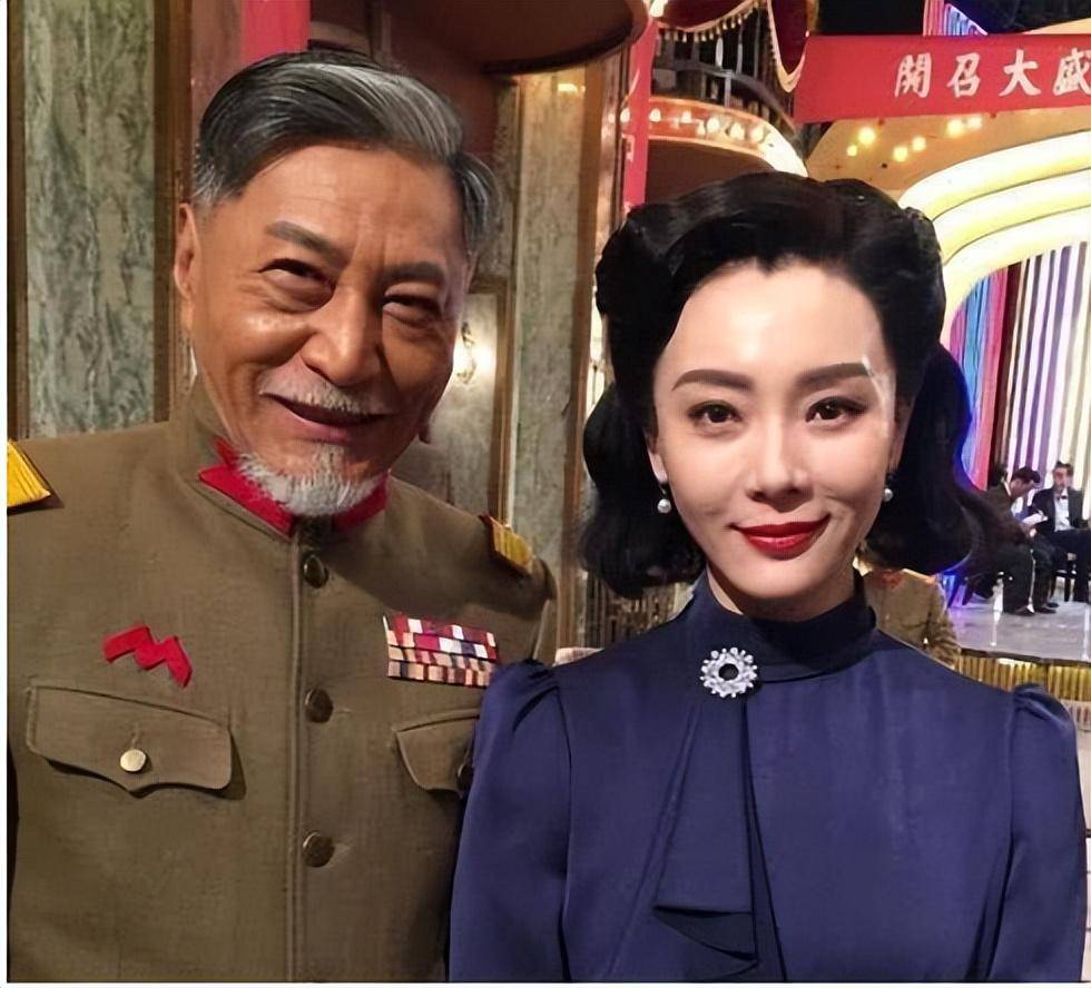 "金牌配角"牛犇:儿子也是演员,妻子去世前为何一直穿补丁衣服_谢添