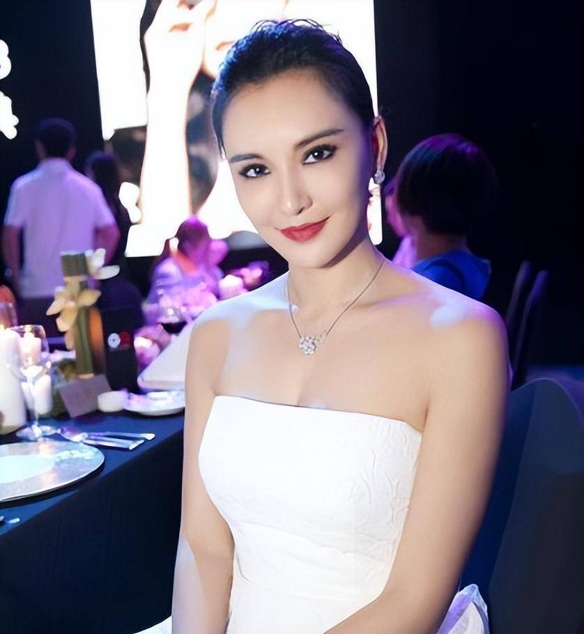 从当红演员到星座女神,莫小棋的跨界背后究竟隐藏了什么秘密_母亲