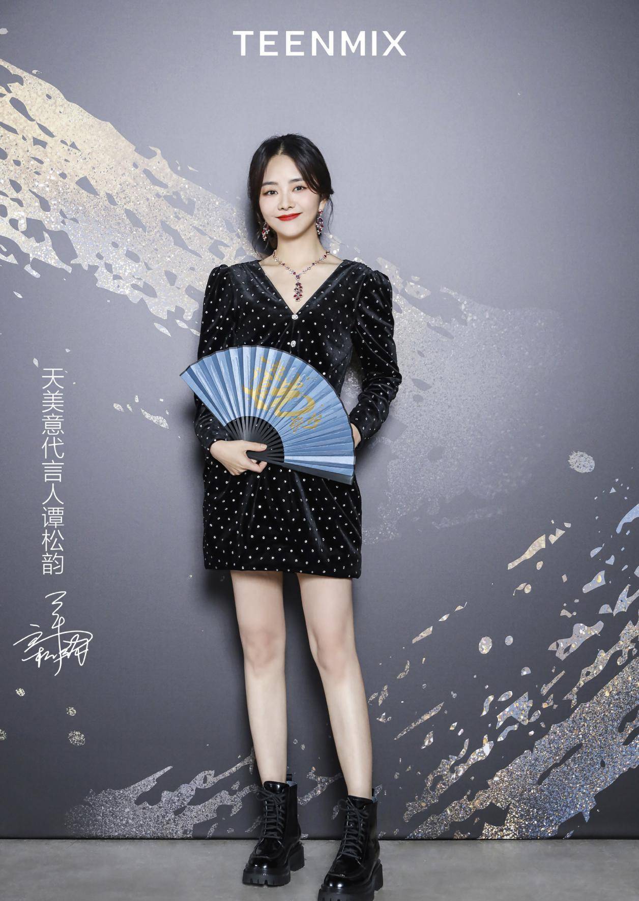 谭松韵是个好姑娘!粉色刺绣纱裙时尚优雅又不失少女感