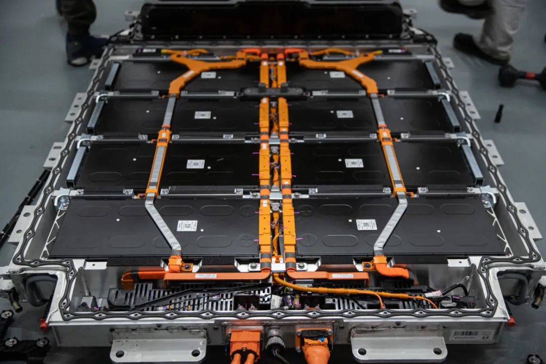 只有覆盖完整的超安全线束,才能防止电池包在碰撞时短路,保护电池包