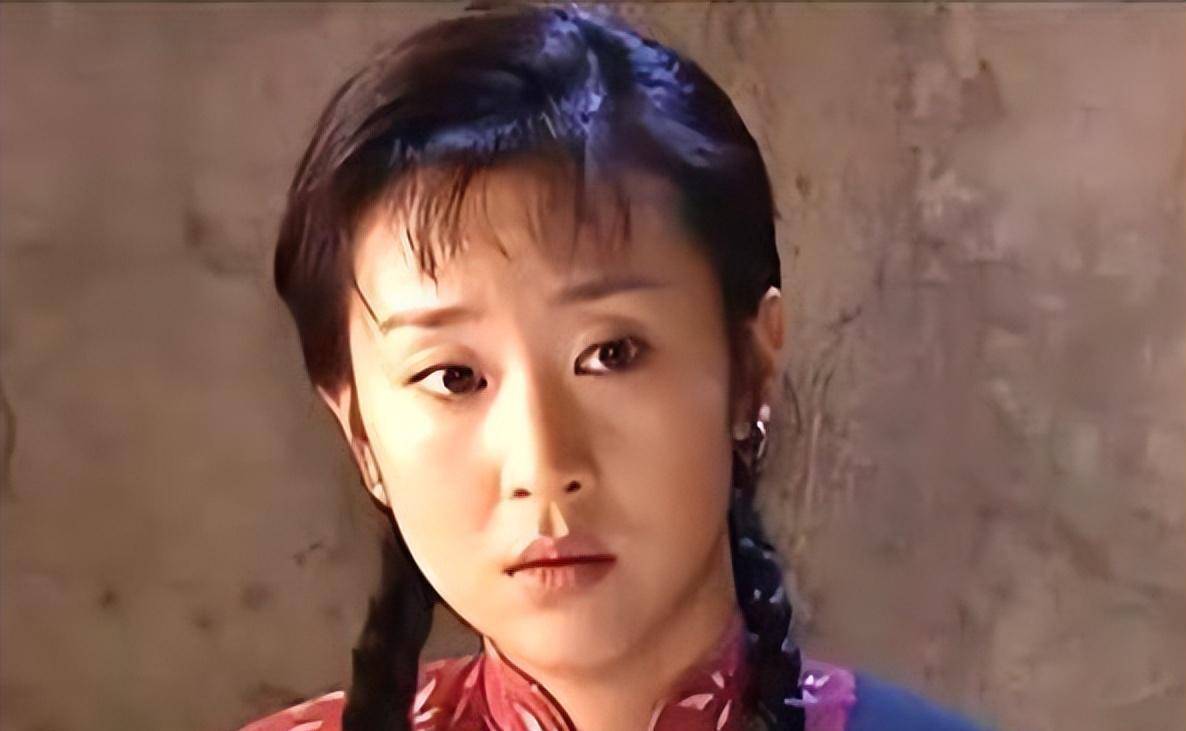 但苗圃却不同,在2001年的时候,就凭借着自己的《五月槐花香》,拿到一