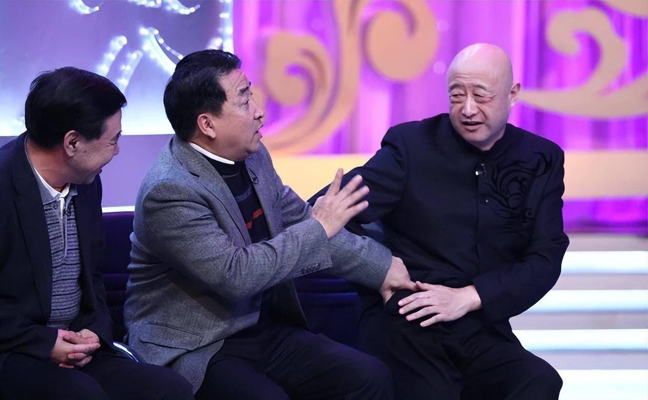 相声大师陈寒柏:大骂郭德纲欺师灭祖,认5个干爹,现状令人唏嘘_拜侯耀