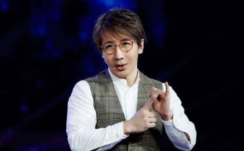 曾被传遭到封,上过电视舞台的魔术师刘谦,如今怎么样了?