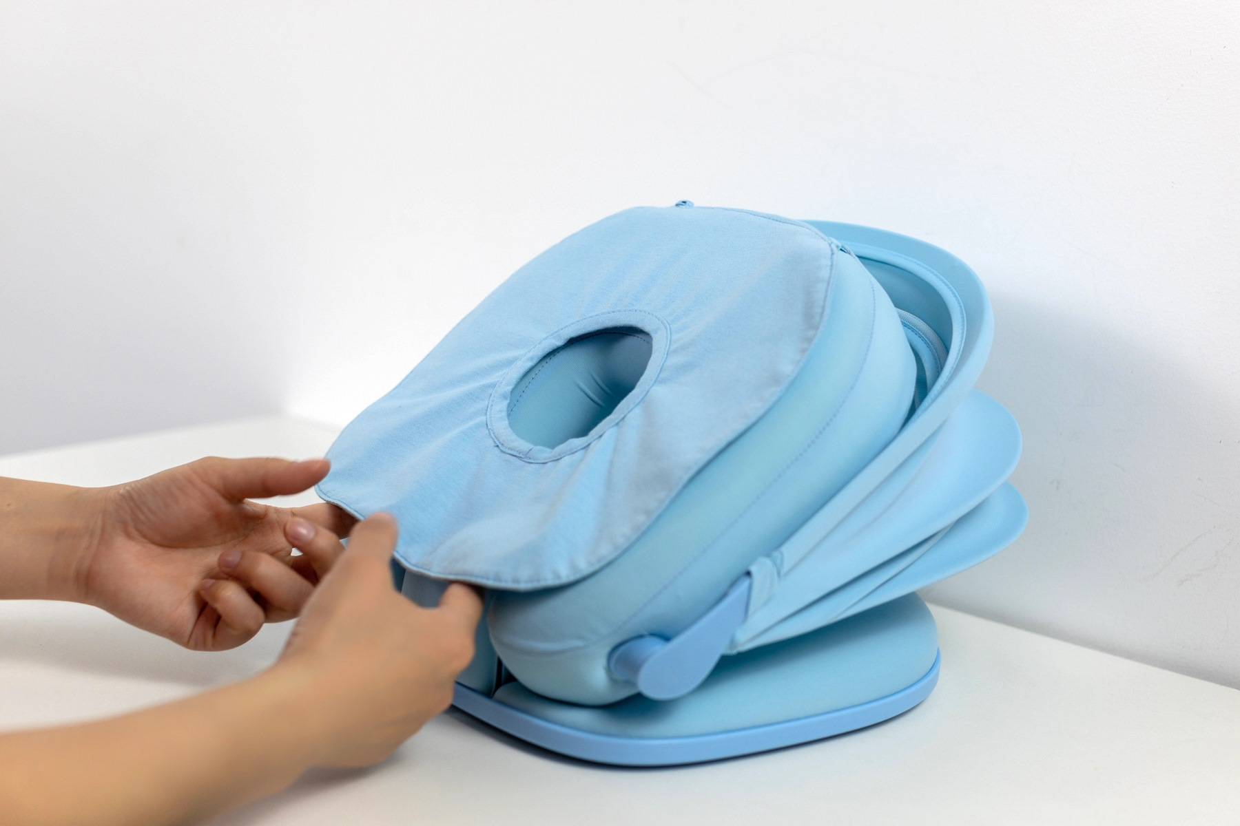 你关心过孩子午休吗？车厘子护脊午休枕，让孩子拥有好睡眠