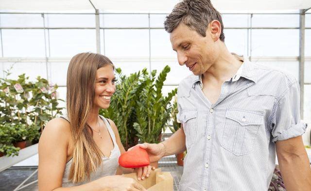 亲身经历者忠告:"别太挑剔,男人具备三样东西才值得嫁"_钟景_爱情