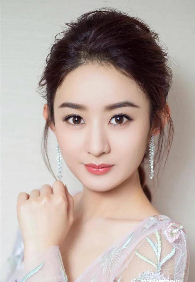 拥有"娃娃脸"的女星,30几岁依旧像小仙女,满满的少女感_赵丽颖_因为