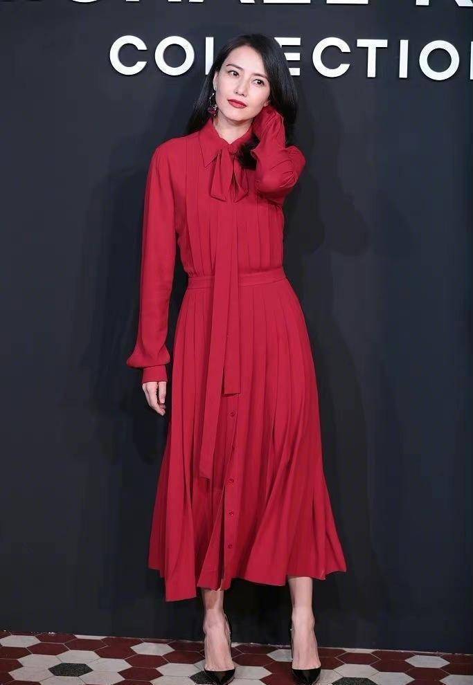 高圆圆还是老了,不修图一张比一张真实,这女神人设怕是要垮了!