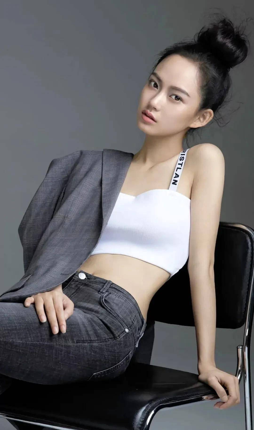 继大嫂高叶之后,钢牙妹陈雨锶登上热搜_杀气_同年_电视剧