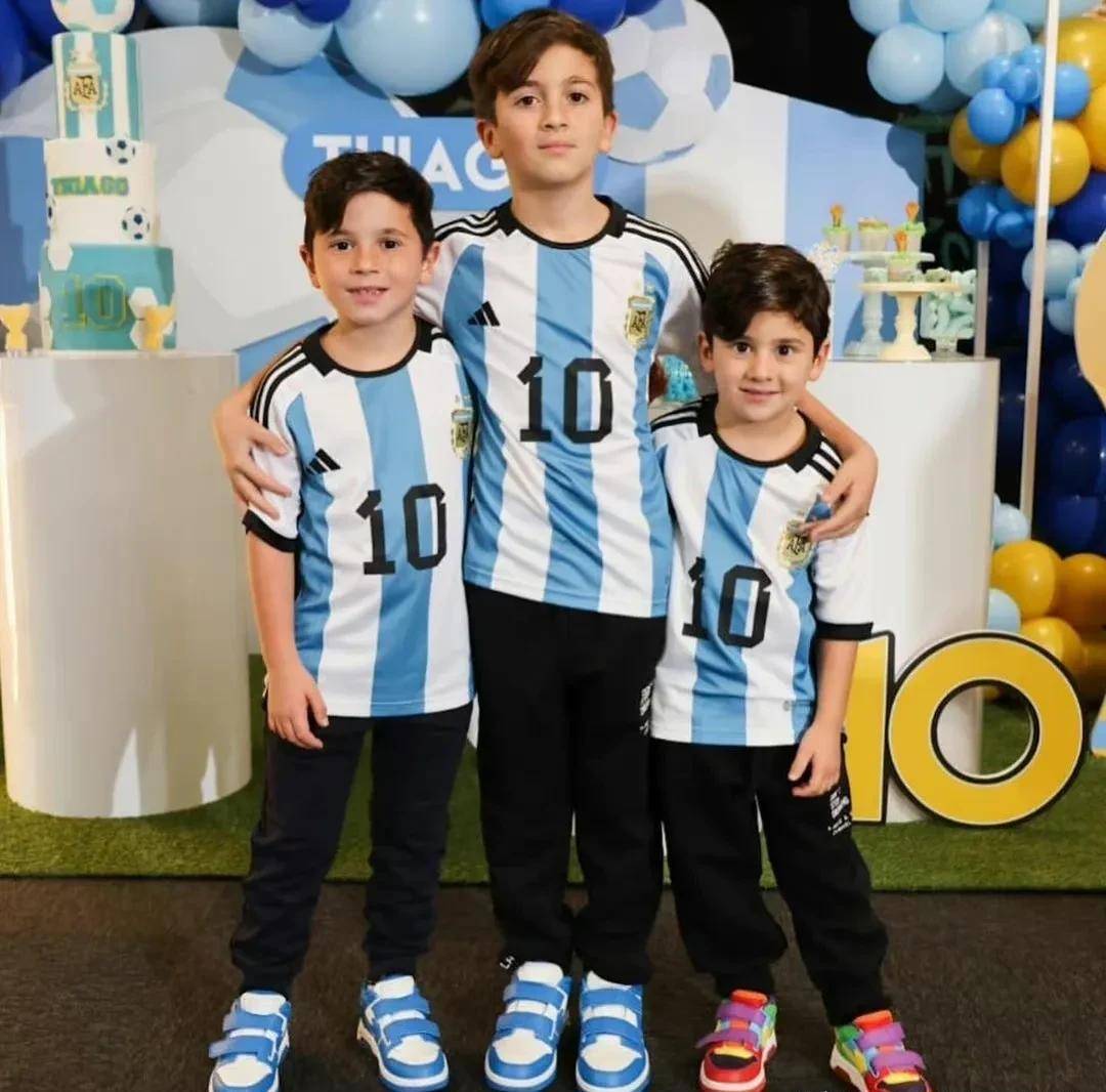 梅西的7个金球和三个帅气可爱的儿子,青梅竹马的老婆安东内拉_孩子_带