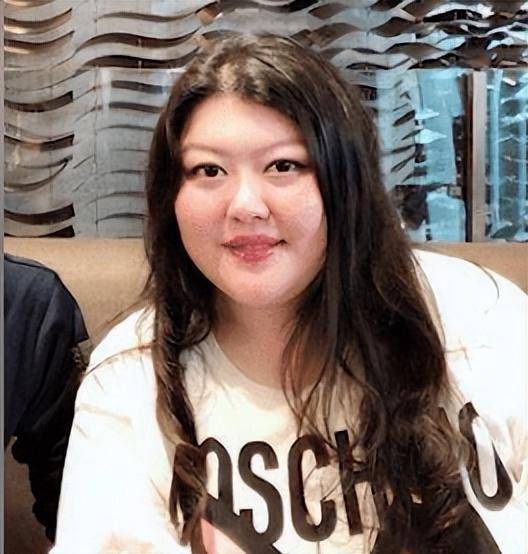向咏恒:向华强隐藏多年的女儿,并非向太所生,独自打拼身价过亿_丁佩_李小龙_珠宝