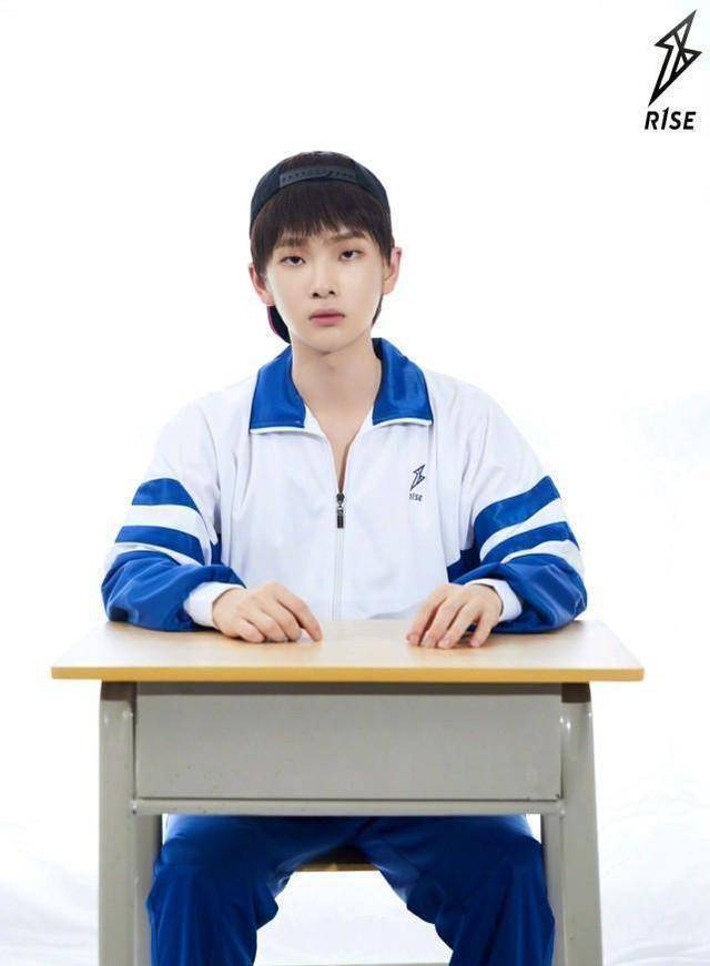 原创rise全员穿校服,他们就像11位风格迥异的校草,悄然走进你的心!