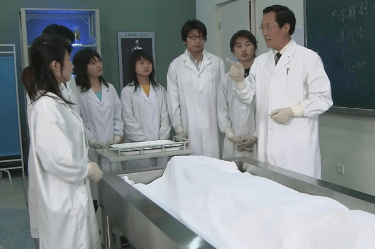 "这是我男朋友",医学生用大体老师开玩笑,伤了多少捐赠者的心_女生