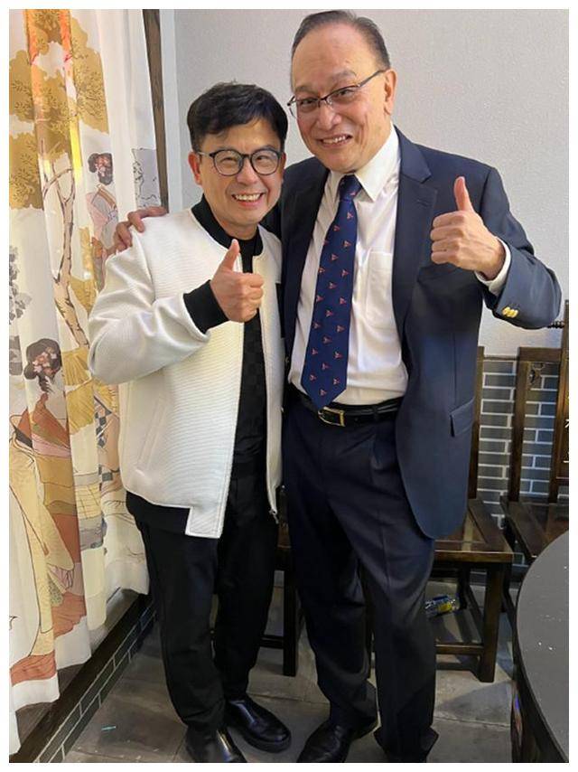 与黄一山欢聚很开心,他是张智霖亲舅舅_电影_香港_著名演员