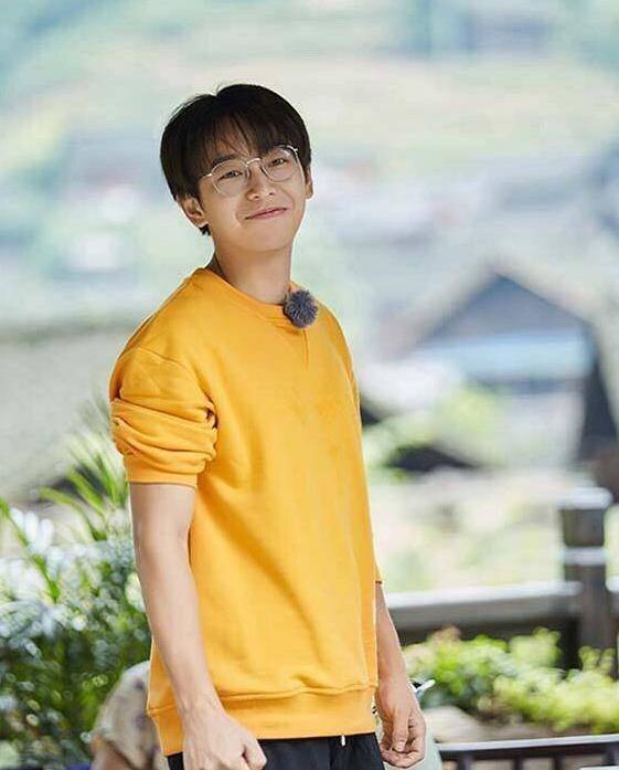 何炅曝光《向往4》彭昱畅新造型!