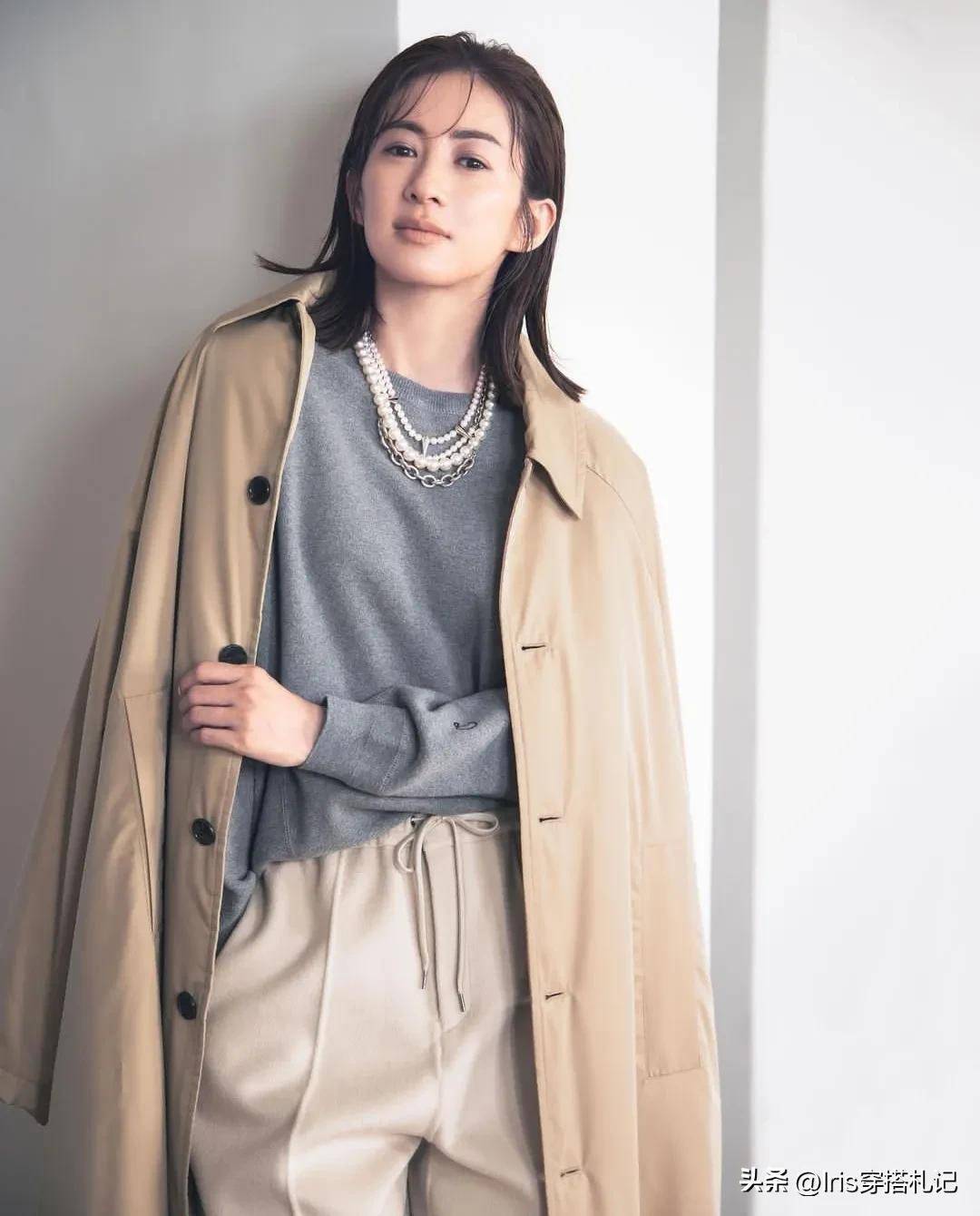 还有很重要的一点就是体态的轻盈,健身和轻食也是高垣丽子每天在坚持