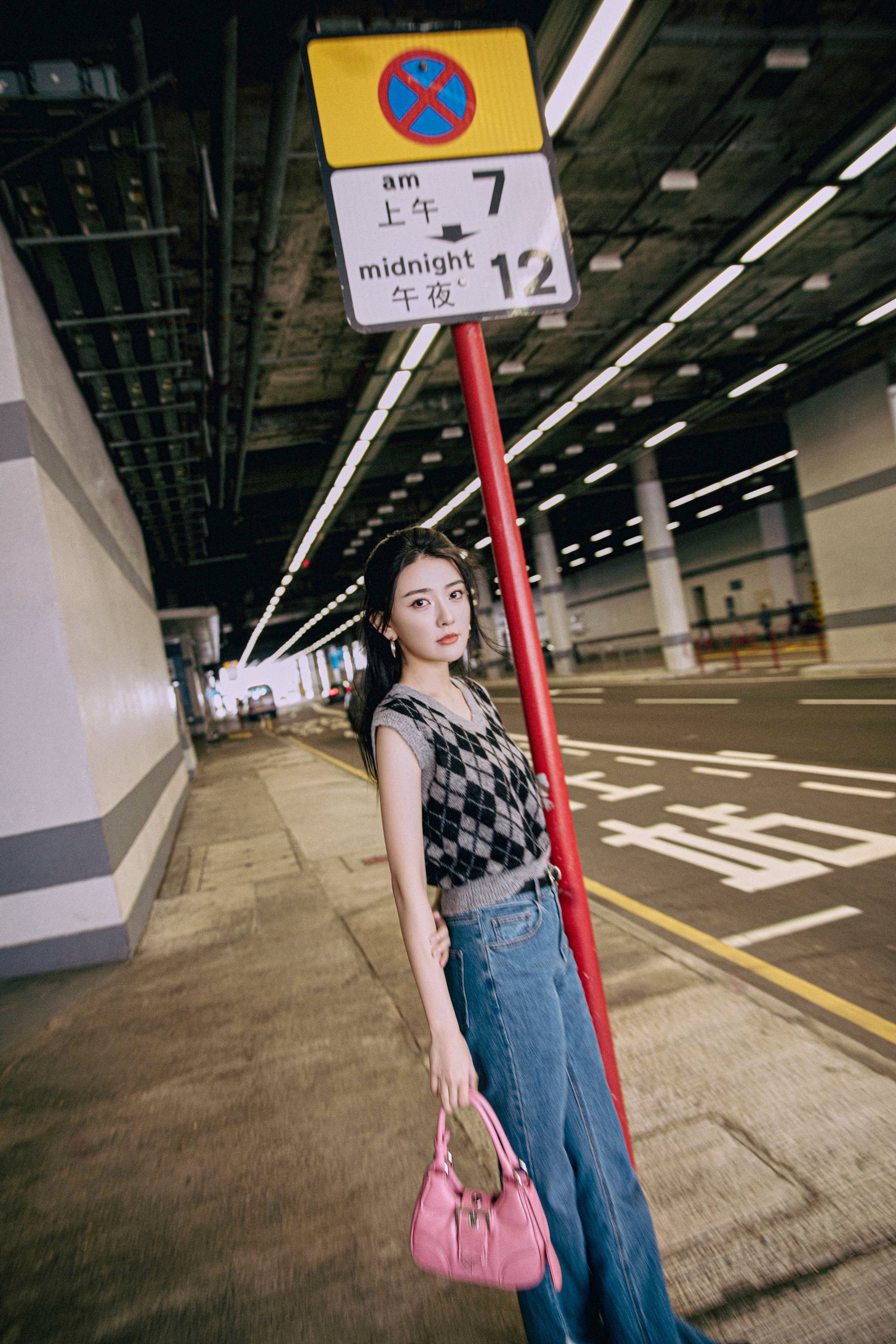 梁洁休闲装香港街头随拍