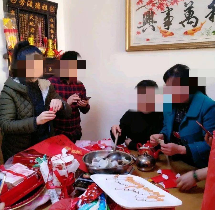 男子离婚时才知媒婆私扣8万彩礼,交彩礼当天就结婚是否有问题？