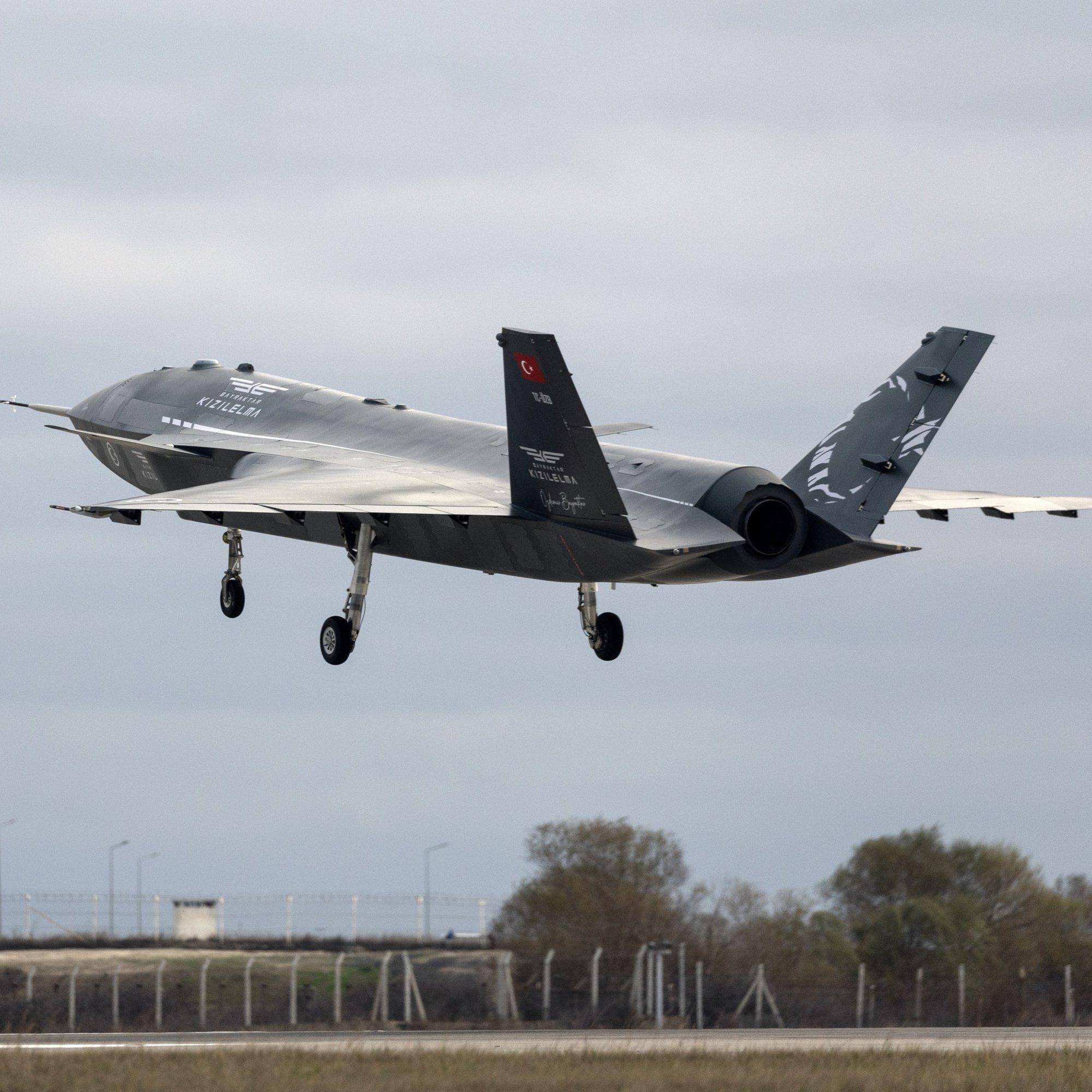 土耳其五代机开始滑跑,座舱拱起为何这么像歼35?_公司_系统_无人机