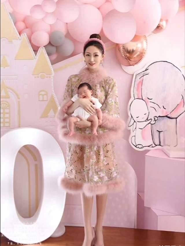 任骏飞娇妻与易建联合影!