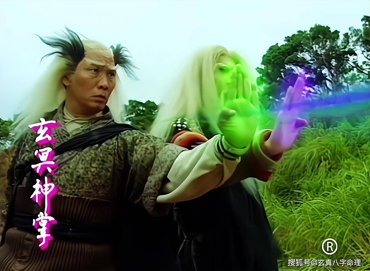 (玄冥二老剧照)初读《倚天屠龙记》时,谁能想到那个被玄冥神掌折磨得