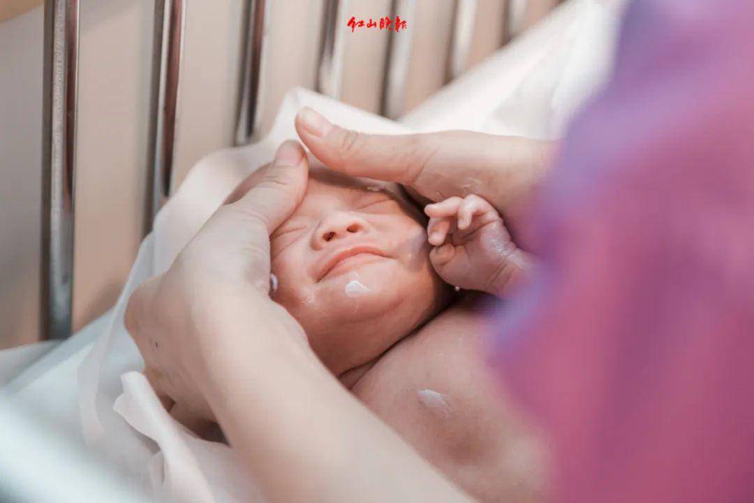 "临时妈妈"节日快乐_新生儿科_赤峰_科室