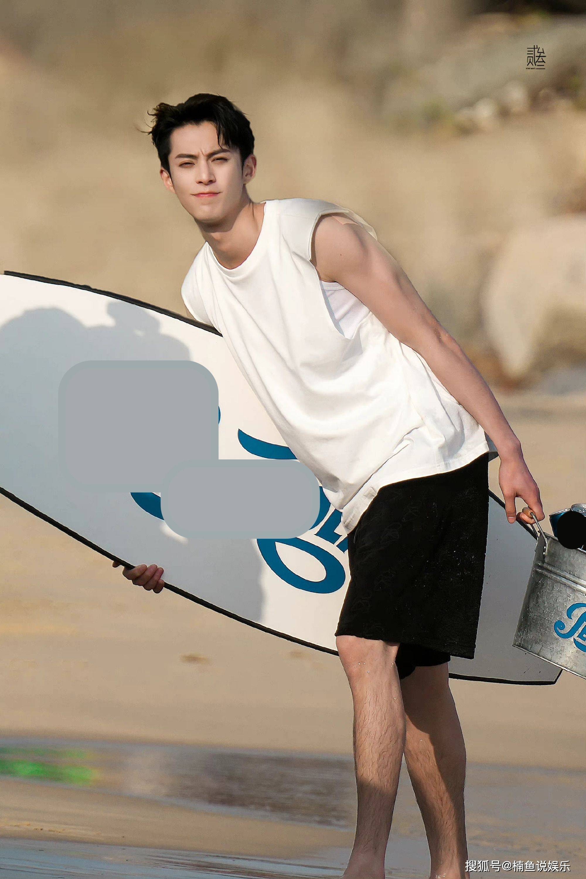 王鹤棣长在了我的审美点上!