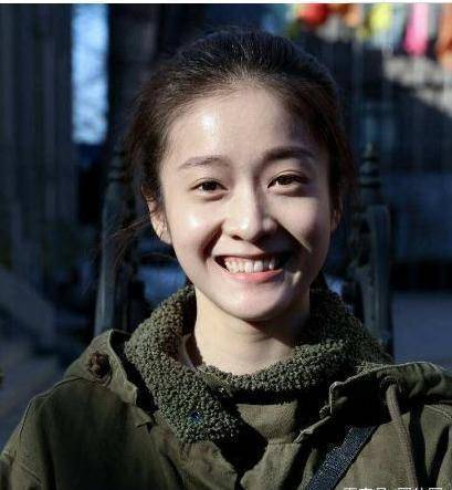 张雪迎近些年来一直被拿来和关晓彤比较,甚至因为胡辣汤事件还丧失了